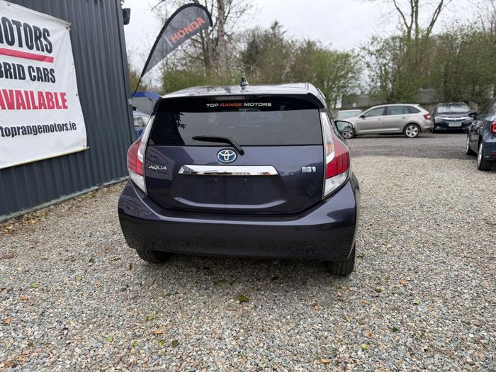 Toyota Aqua 2015