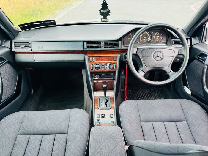 Mercedes-Benz E-Class 1995