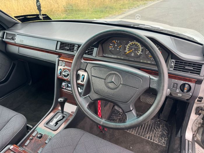 Mercedes-Benz E-Class 1995