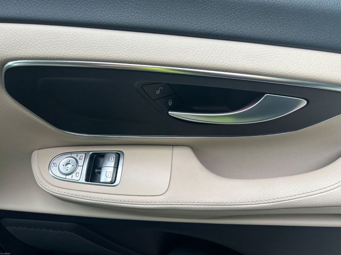 Mercedes-Benz V-Class 2024