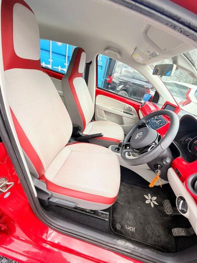 Volkswagen Up! 2014