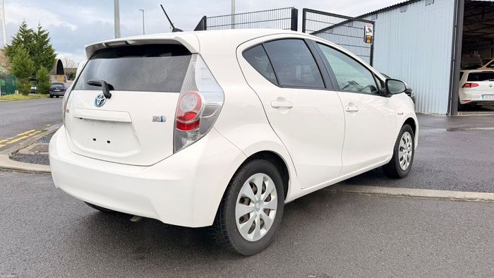 Toyota Aqua 2012