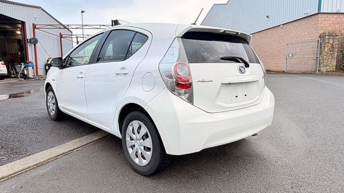 Toyota Aqua 2012