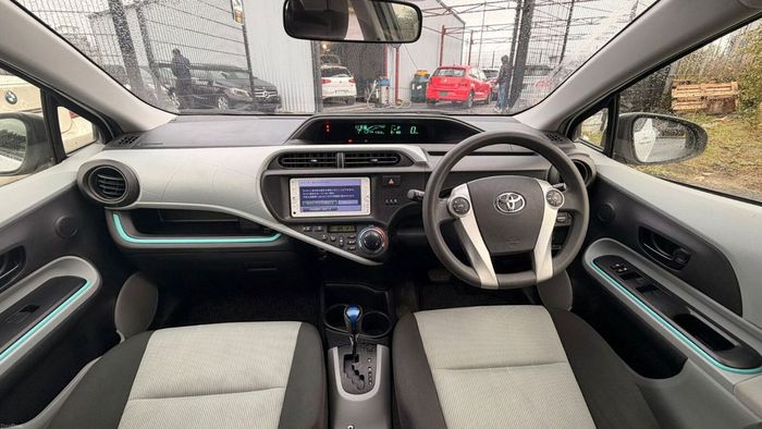 Toyota Aqua 2012