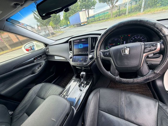 Toyota Crown 2013