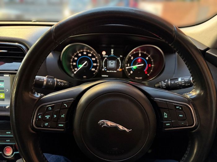 Jaguar F- PACE 2016