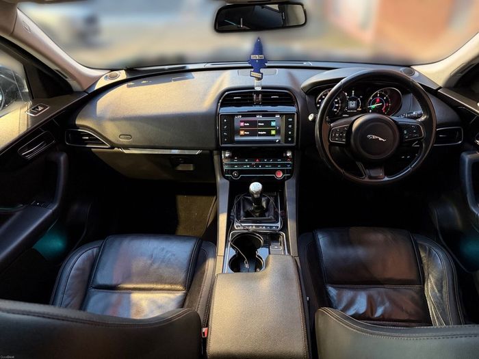 Jaguar F- PACE 2016