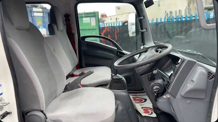 Isuzu NPR 2018