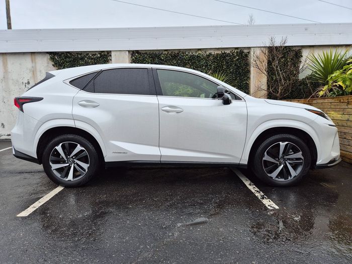 Lexus NX 300h 2021