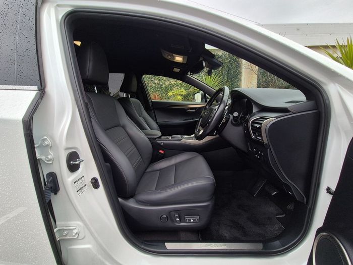 Lexus NX 300h 2021