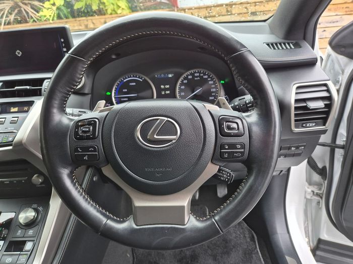 Lexus NX 300h 2021