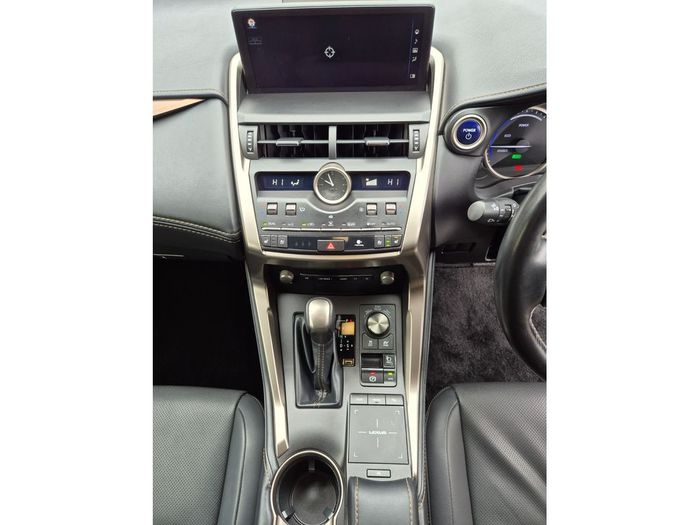 Lexus NX 300h 2021