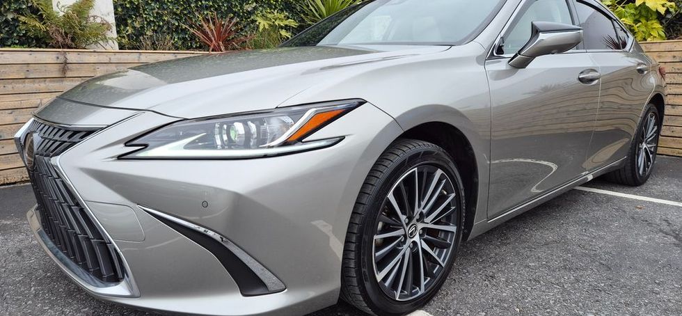 Lexus ES 300h 2023