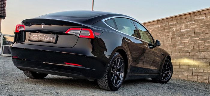 Tesla Model 3 2020