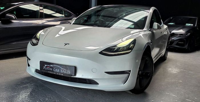 Tesla Model 3 2020