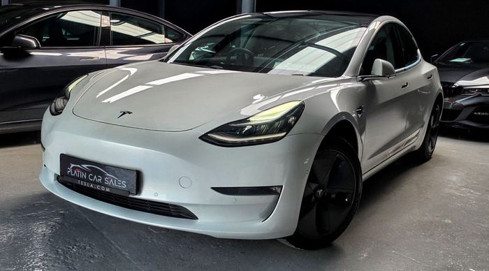 Tesla Model 3 2020