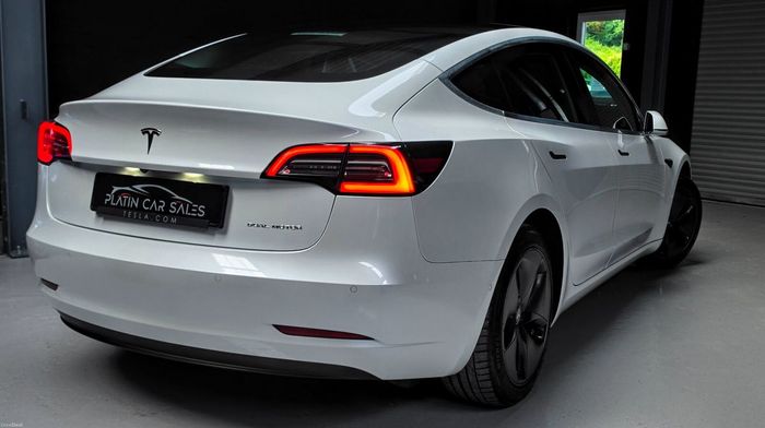 Tesla Model 3 2020