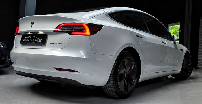 Tesla Model 3 2020