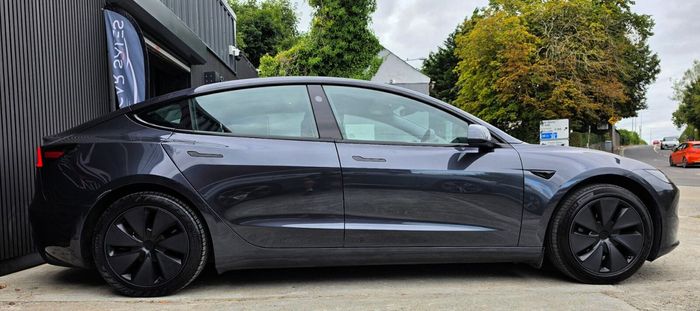 Tesla Model 3 2024