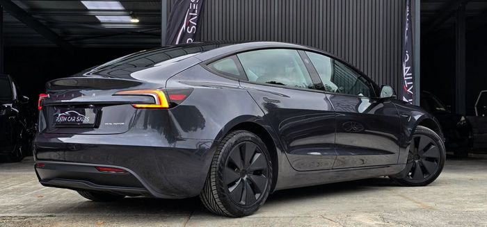 Tesla Model 3 2024