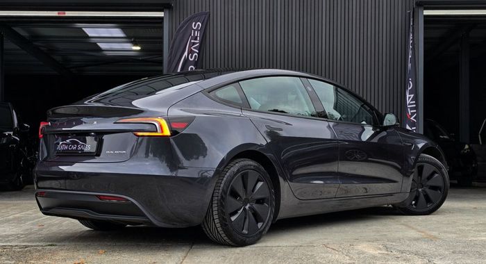Tesla Model 3 2024