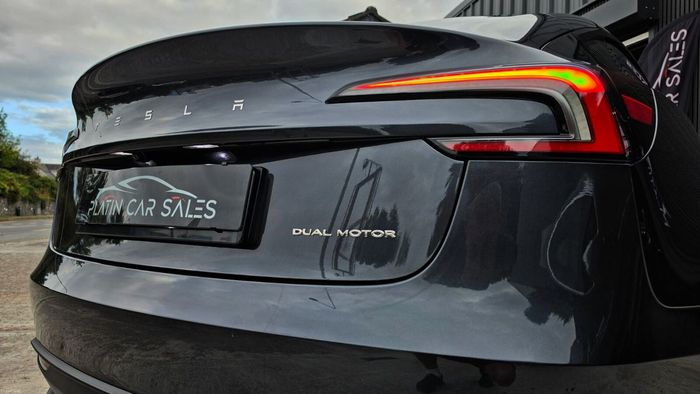 Tesla Model 3 2024