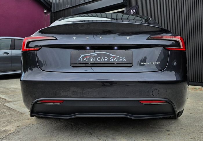 Tesla Model 3 2024