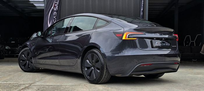 Tesla Model 3 2024