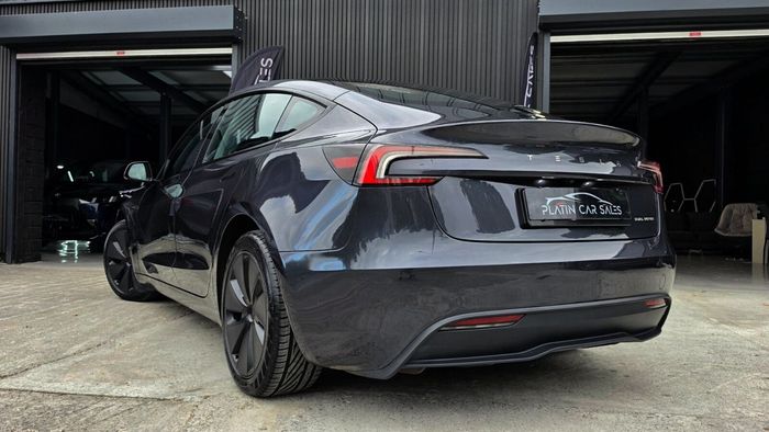Tesla Model 3 2024