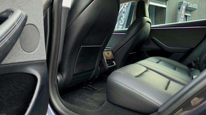 Tesla Model 3 2024