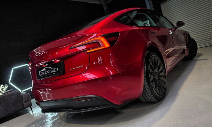 Tesla Model 3 2024