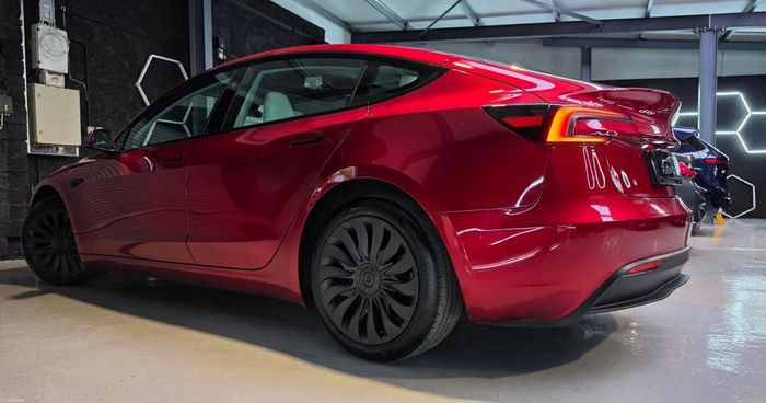 Tesla Model 3 2024