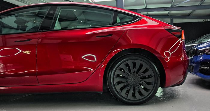 Tesla Model 3 2024