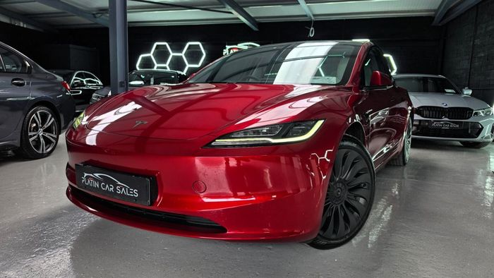 Tesla Model 3 2024