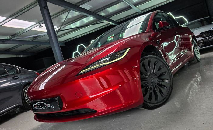 Tesla Model 3 2024