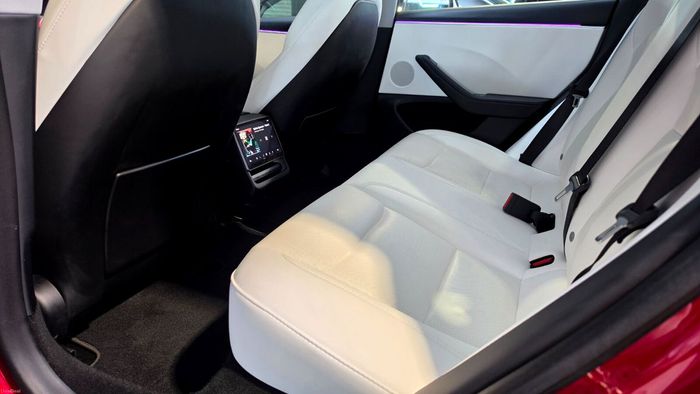Tesla Model 3 2024