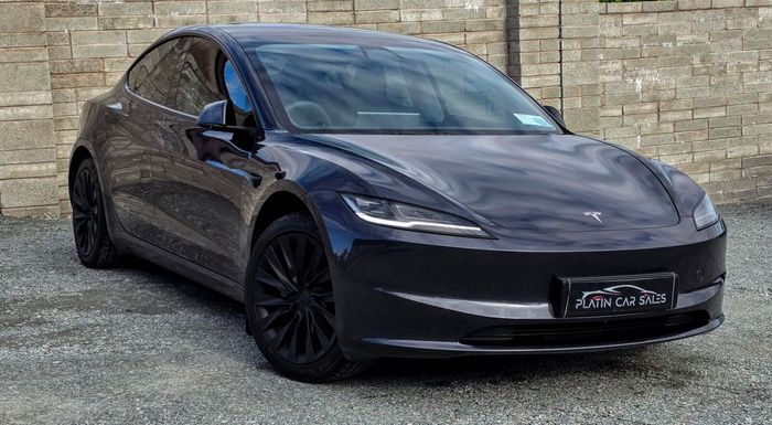 Tesla Model 3 2024
