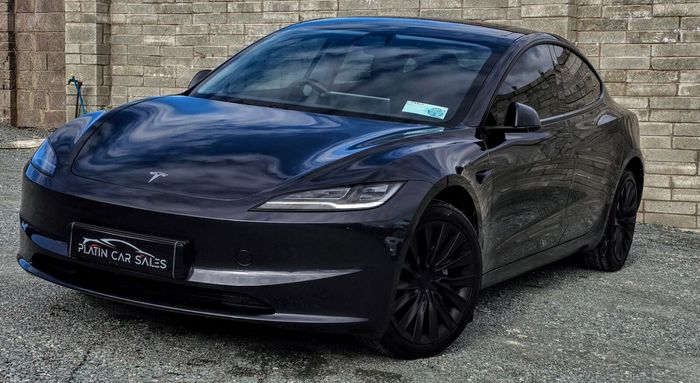 Tesla Model 3 2024
