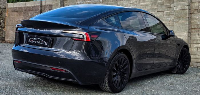 Tesla Model 3 2024