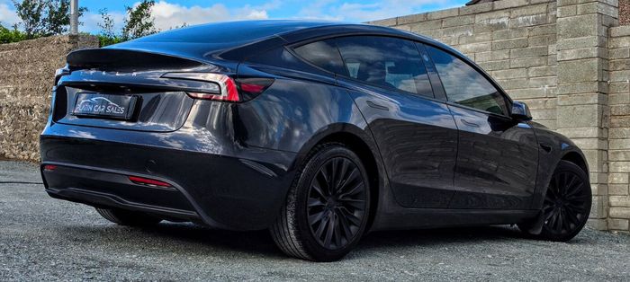 Tesla Model 3 2024