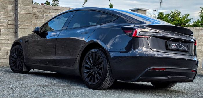 Tesla Model 3 2024
