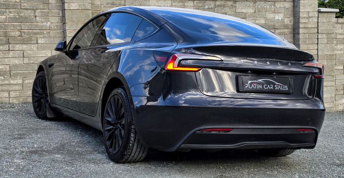 Tesla Model 3 2024