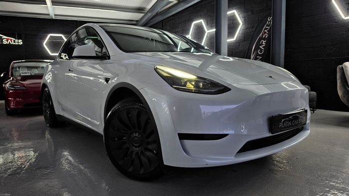 Tesla Model Y 2023