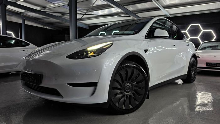 Tesla Model Y 2023
