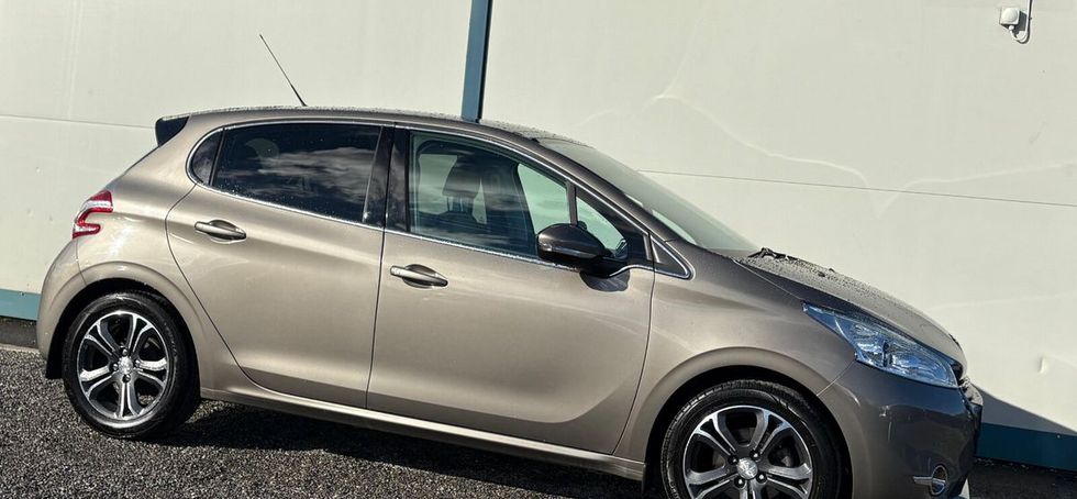 Peugeot 208 2015
