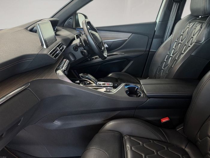 Peugeot 5008 2021