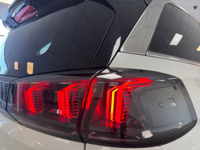 Peugeot 5008 2021
