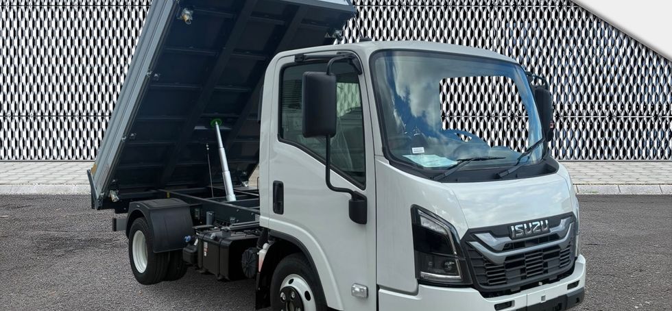 Isuzu NNR 2026