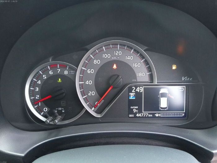 Toyota Vitz 2015