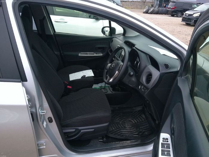 Toyota Vitz 2015